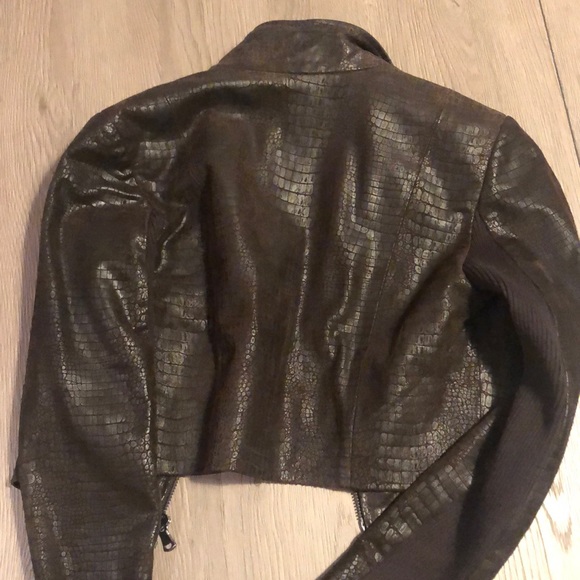Cropped leather jacket - Picture 6 of 6